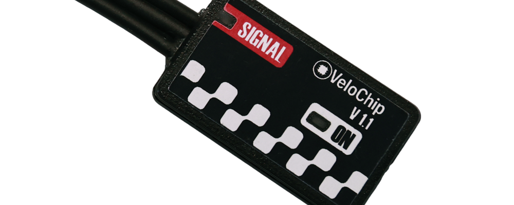 The VeloChip unlocking chip is a device for electric bicycles with Shimano motors, developed to remove the factory speed limiter. With it, the actual speed is displayed normally on the bike's display up to approximately 22 km/h; from that point on, the displayed value remains constant, even if the bicycle is traveling at a higher speed. The VeloChip remains activated at all times - foto 2